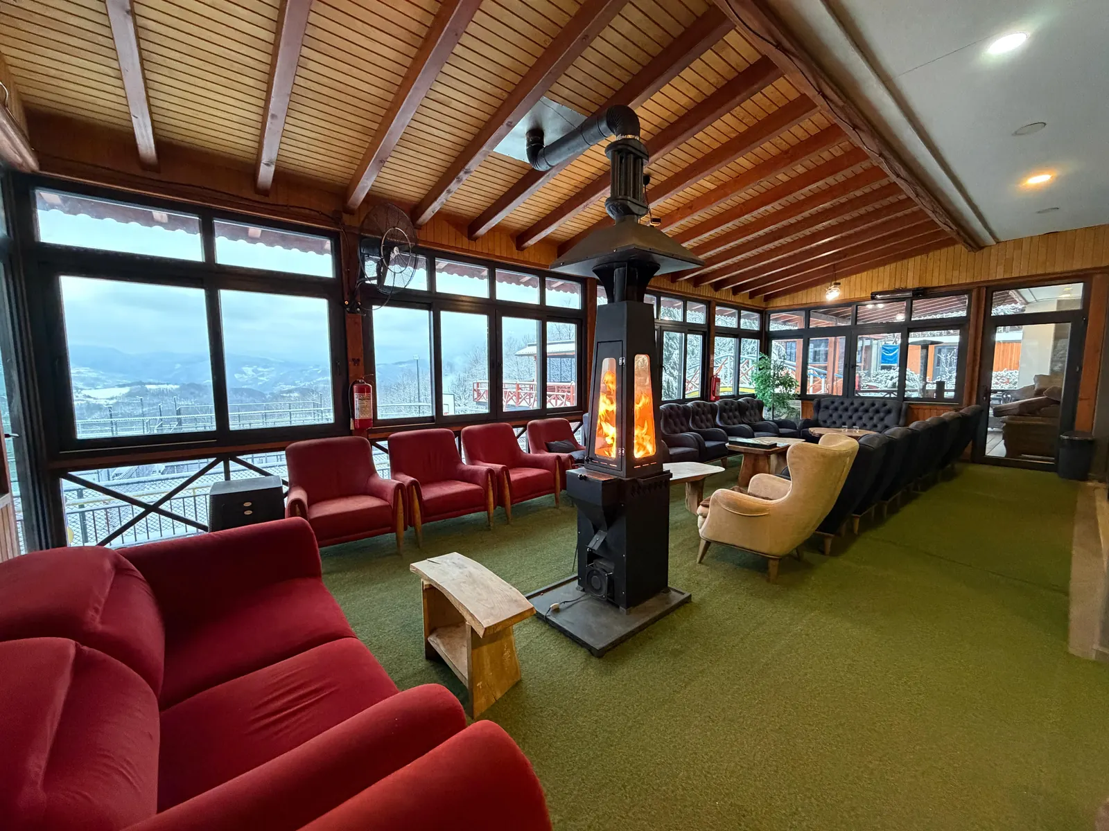 Restaurant and social areas — photo 1